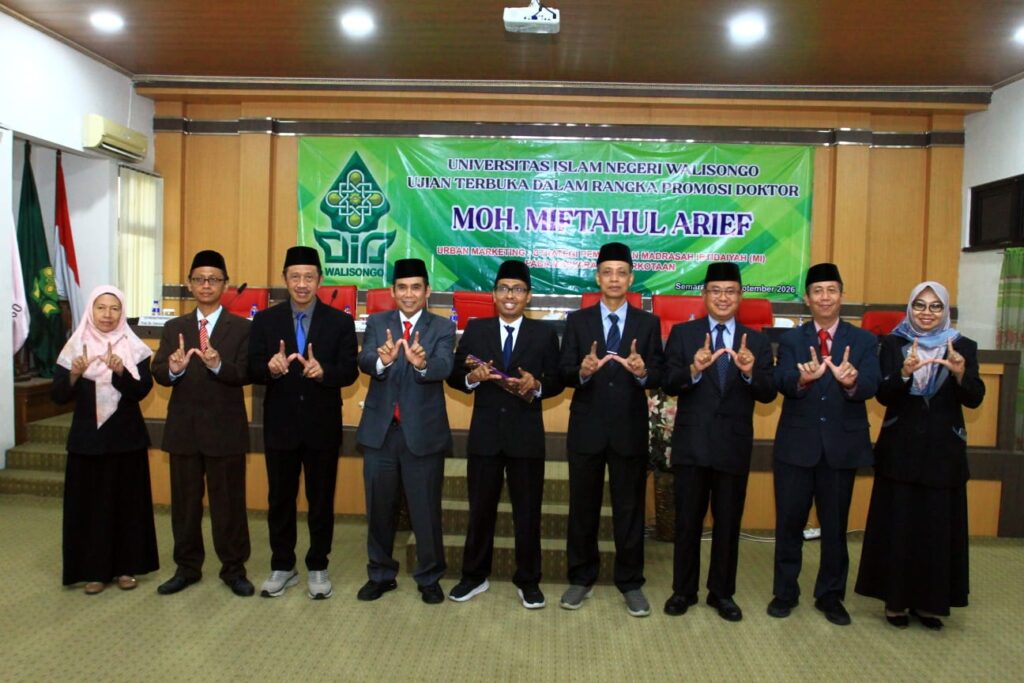 Sosok Arief, Guru MI Mantan Loper Koran Raih Doktor UIN Walisongo Sosok Arief, Guru MI Mantan Loper Koran Raih Doktor UIN Walisongo