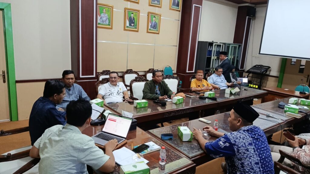 Pascasarjana UIN Walisongo Matangkan Persiapan Penganugerahan Doktor Honoris Causa kepada KH Slamet Hambali Pascasarjana UIN Walisongo Matangkan Persiapan Penganugerahan Doktor Honoris Causa kepada KH Slamet Hambali