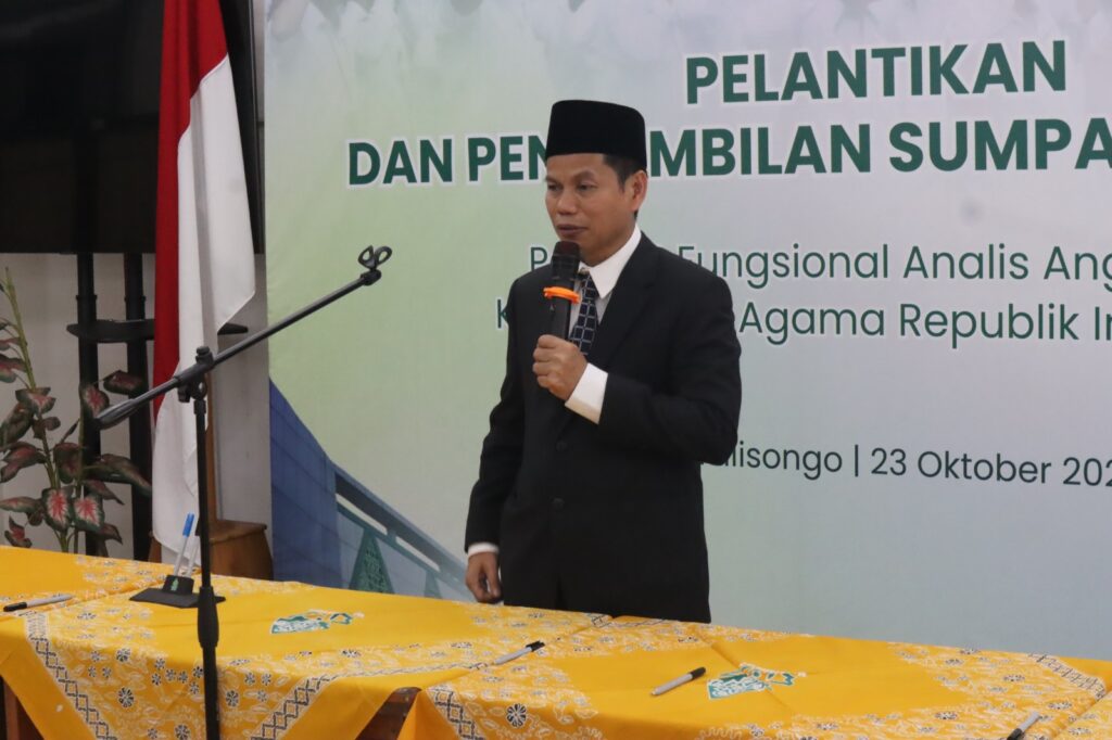 Tujuh ASN Diambil Sumpah Jabatan di UIN Walisongo Semarang Tujuh ASN Diambil Sumpah Jabatan di UIN Walisongo Semarang