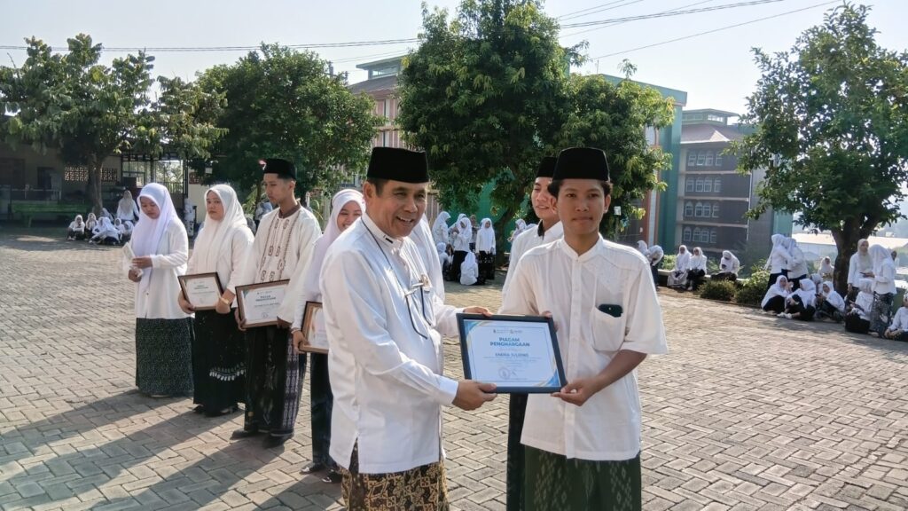 Ma’had Al-Jami’ah UIN Walisongo Beri Penghargaan untuk Mahasantri Berprestasi dan Pemenang Lomba Konten Kreator