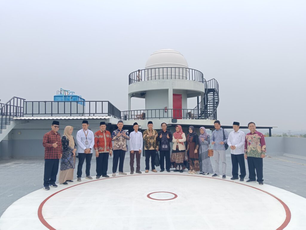 Dari Ponorogo Menjelajah Semesta: Rombongan Rektor dan Guru Besar UIN Kiai Ageng Muhammad Besari Kunjungi Planetarium UIN Walisongo