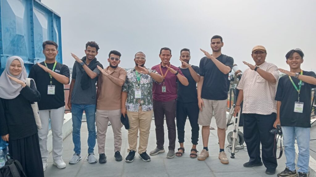Falling in Love with Semarang Sky: International Students of UIN Walisongo Amazed by Solar Observation at Planetarium Falling in Love with Semarang Sky: International Students of UIN Walisongo Amazed by Solar Observation at Planetarium