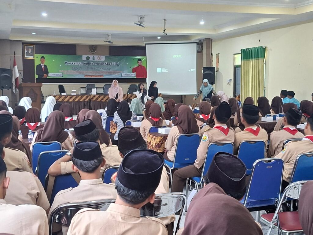 Gelar Pelatihan English Public Speaking di Temanggung, FTIK UIN Walisongo dan Ditjen Pendis Kemenag Asah Kepercayaan Diri Siswa Madrasah